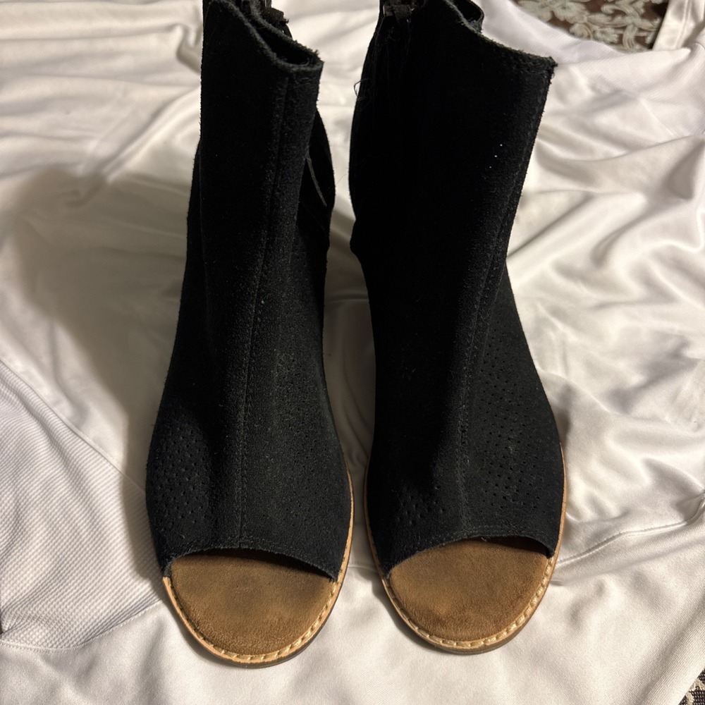 Toms Majorca Booties Bailey Perforated Black‎ Suede Open Toe Ankle Boots Size 9